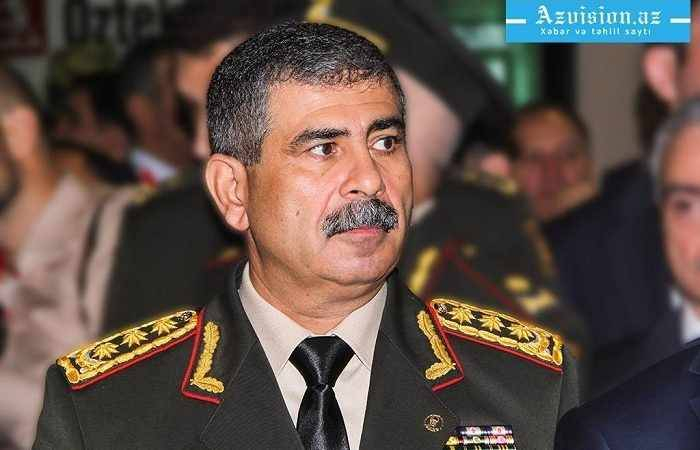 Azerbaijani defense minister holds meeting with command staff of army