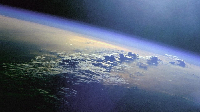 How much does Earth’s atmosphere weigh? -iWONDER