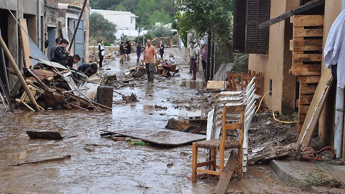 Helfer suchen auf Mallorca nach Vermissten
