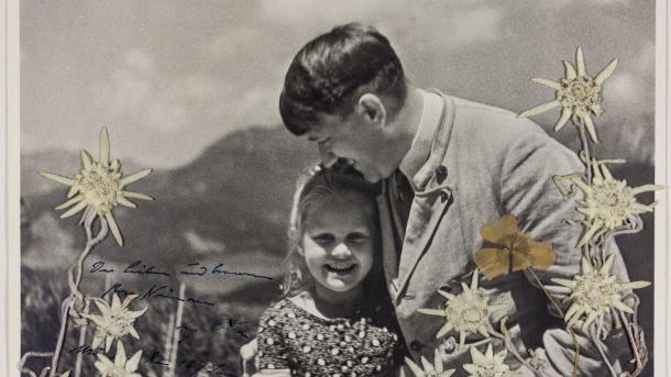La sorprendente foto de Hitler con una niña judía