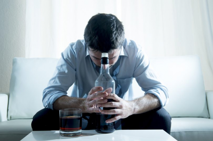 Científicos revelan una nueva razón que explica la adicción al alcohol
