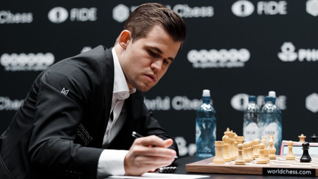 Caruana bringt den Weltmeister Carlsen in Nöte