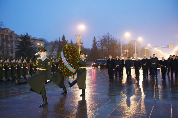 Präsident von Aserbaidschan Ilham Aliyev besucht "Siegesplatz" in Minsk