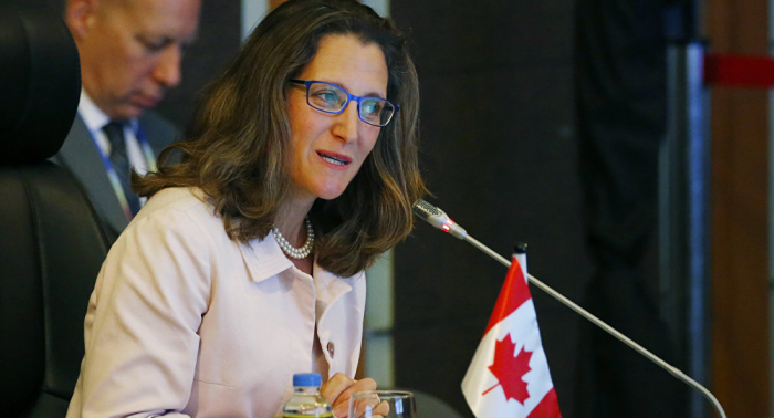 Canciller de Canadá condena el ataque contra fotógrafo canadiense en Kiev