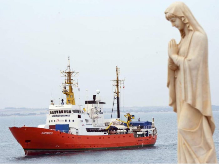 Italy orders seizure of refugee rescue ship over 