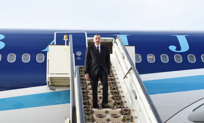 Aserbaidschans Präsident Ilham Aliyev zu Staatsbesuch in Turkmenistan eingetroffen