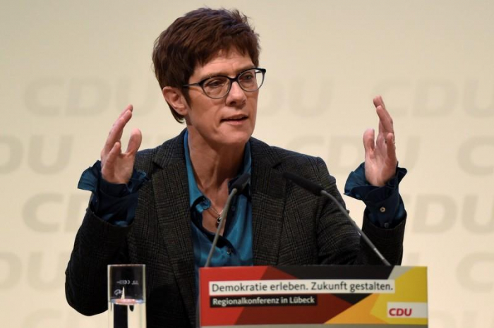 Kramp-Karrenbauer lehnt Einschränkung des Asylrechts ab
 