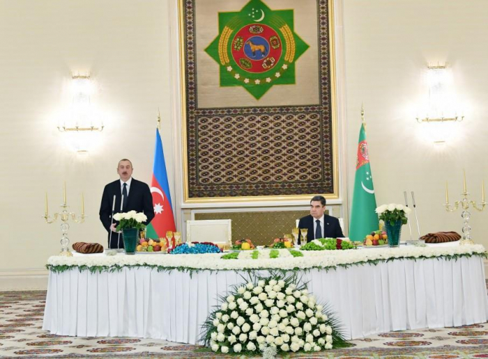 Turkmen president hosts official dinner in honor of Azerbaijani president 