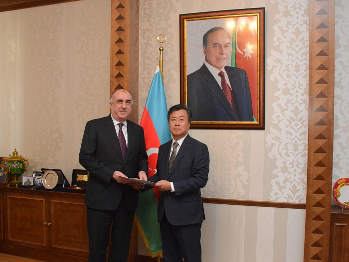 Canciller azerbaiyano recibe al nuevo embajador de Corea del Sur en el país