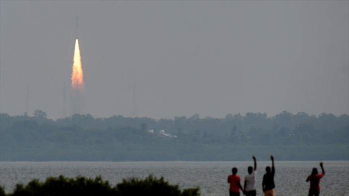 La India lanza con éxito 31 satélites en un solo cohete