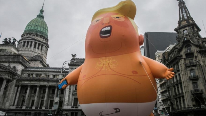 Bebé Trump vuela en Argentina durante protestas contra G20