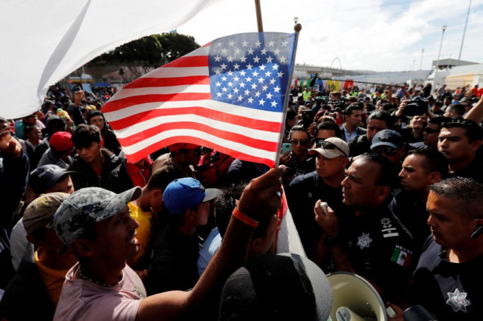 Tijuana: des centaines de migrants marchent vers la frontière avec les Etats-Unis