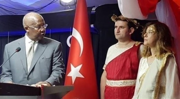 فستان سفيرة تركية يفجر غضب أنقرة.. والخارجية تستدعيها