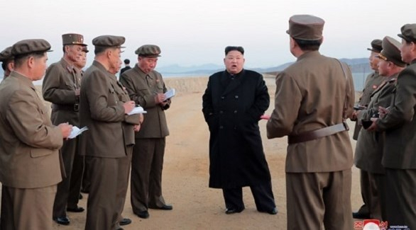 زعيم كوريا الشمالية يتفقد تجربة على سلاح جديد
