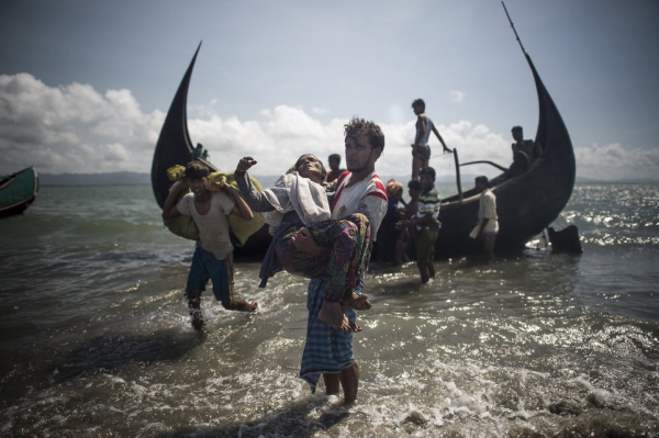 Un navire de Rohingyas en fuite intercepté par la marine birmane