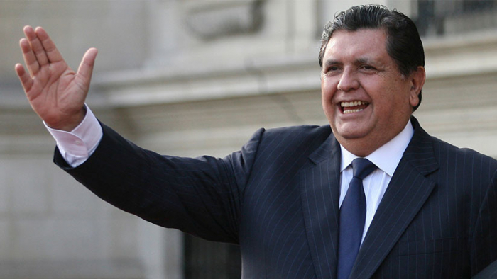 El expresidente de Perú, Alan García, pide asilo a Uruguay