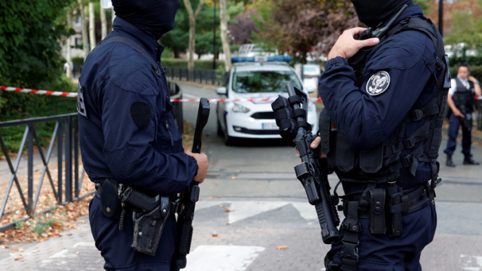 Un hombre amenaza con explotar una granada en una gasolinera en Francia