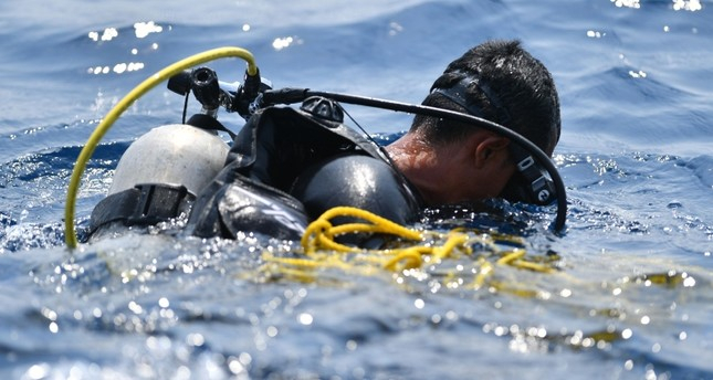 Indonesian divers recover crashed plane