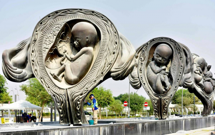 Une sculpture géante de Damien Hirst orne un hôpital du Qatar
