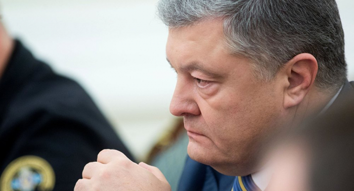 الرئيس الأوكراني يبلغ بومبيو بفرض الأحكام العرفية في البلاد