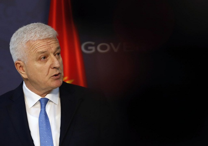 Baş nazir Azərbaycana səfərini təxirə saldı 