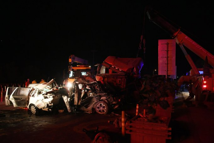 Al menos 14 muertos en un accidente con 31 autos en China