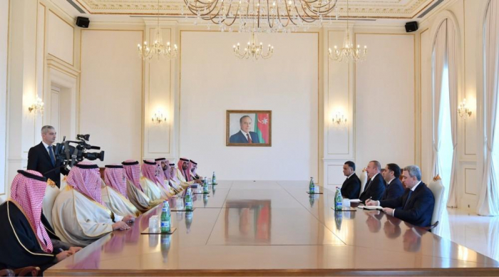 Ilham Aliyev recibe al ministro del Interior de Arabia Saudita