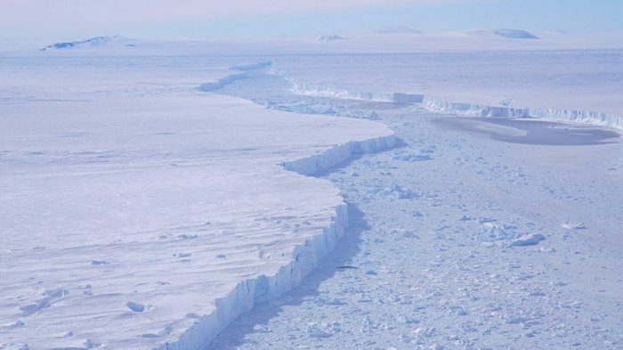 Antarctic: Nasa shares close-up photos of big PIG iceberg