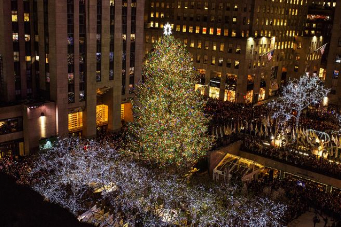 Nueva York se prepara para instalar su famoso árbol de Navidad en la plaza Rockefeller