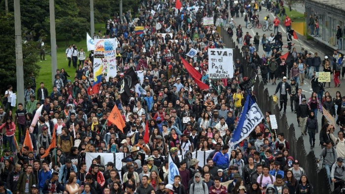 Presidente de Colombia condiciona diálogo con estudiantes al levantamiento del paro universitario