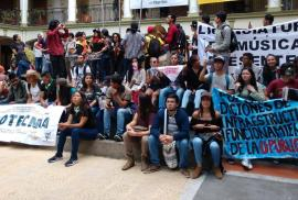 Colombia: multitudinaria protesta de estudiantes y trabajadores contra el Gobierno