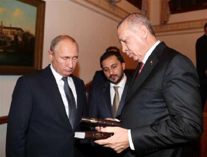 Ərdoğan Putinə kitab hədiyyə etdi -  FOTO  