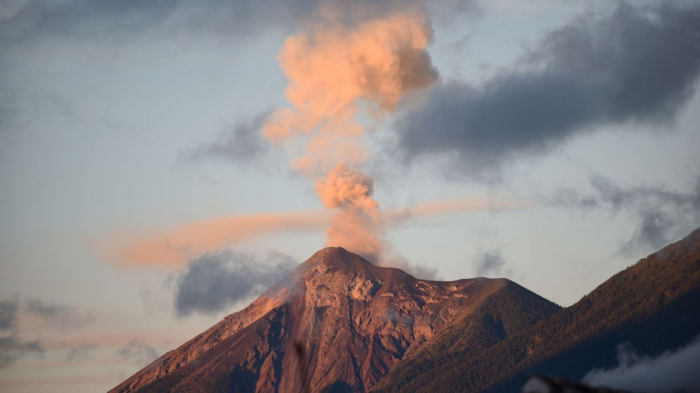Guatemala: le Volcan de Fuego, proche de la capitale, entre en éruption