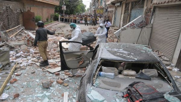 Varios heridos deja explosión en una mezquita de Pakistán