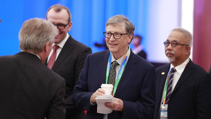 Bill Gates kommt mit Kot zur Konferenz