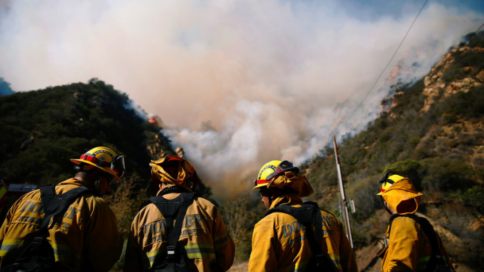 "Irresponsable e insultante": los tuits de Trump sobre los incendios indignan a los bomberos