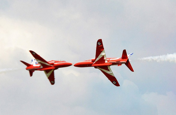 One dead after 2 planes collide mid-air in Ottawa