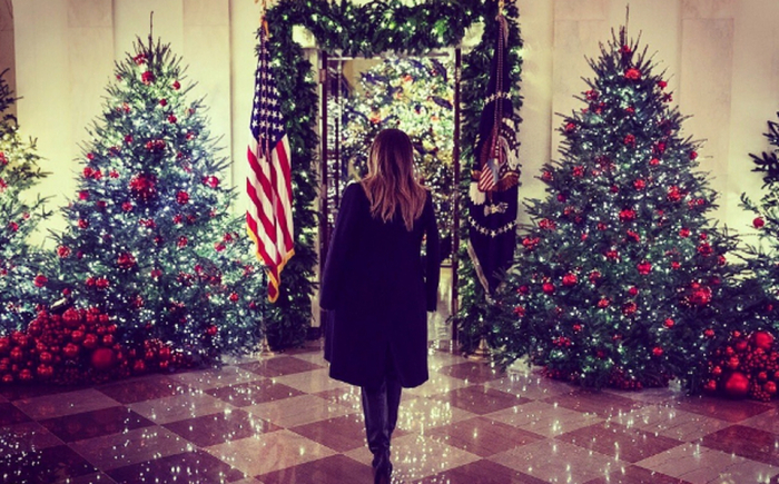 A Melania Trump se le pasó la mano en luces navideñas para la Casa Blanca