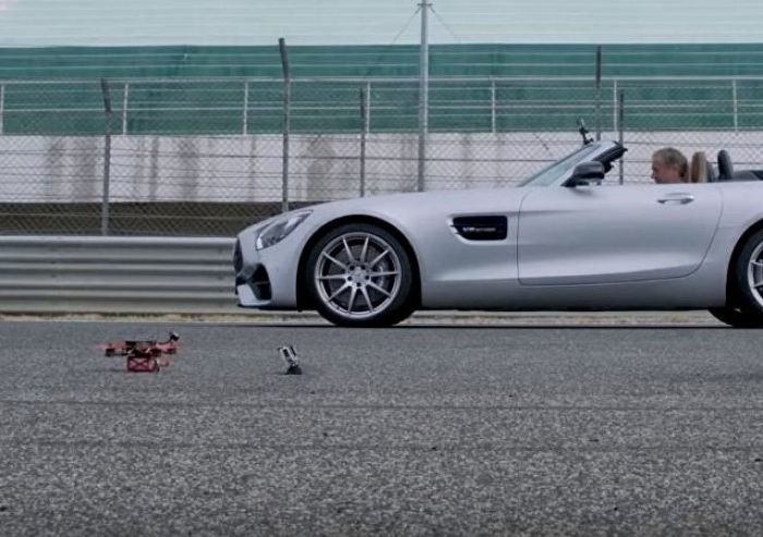 La carrera del siglo: un Mercedes reta a un dron de carreras