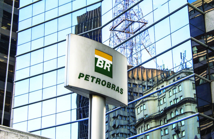 Brésil: Petrobras cède 37 blocs pétroliers pour 823 M USD