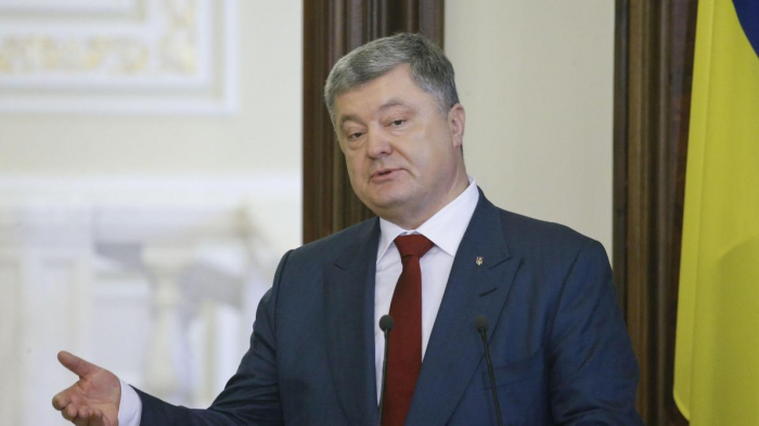 Ukraine: le président Porochenko promulgue la loi martiale