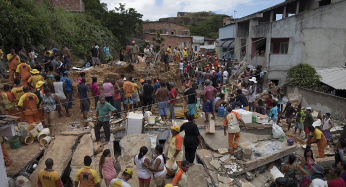 Al menos diez muertos tras un deslizamiento de tierra en una favela de Río de Janeiro 