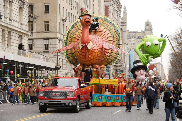 Millions of people brave frigid cold to watch Thanksgiving parade in NYC