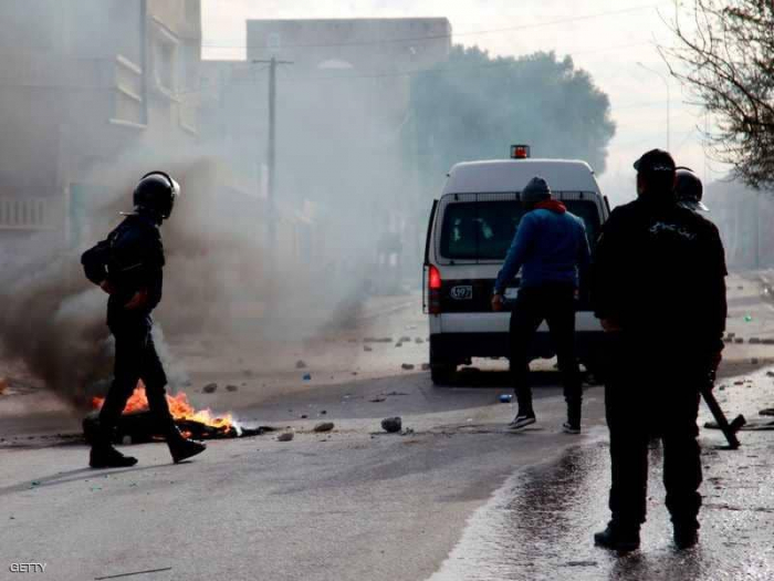 تونس.. تواصل الاحتجاجات على خلفية انتحار صحفي حرقا