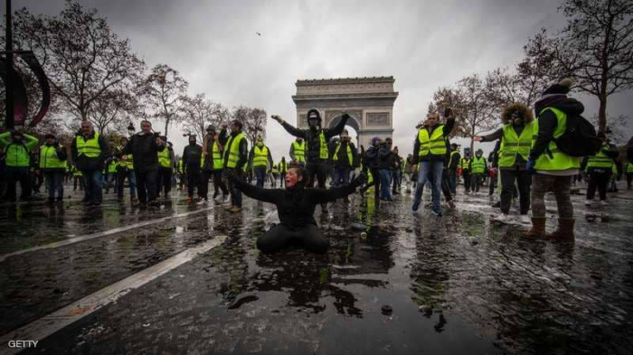ماذا تقترح المعارضة الفرنسية لإخماد ثورة "السترات الصفراء"؟