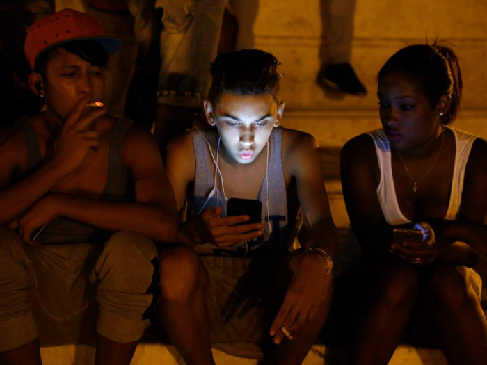 Cuba to finally give its citizens access to internet on their phones
