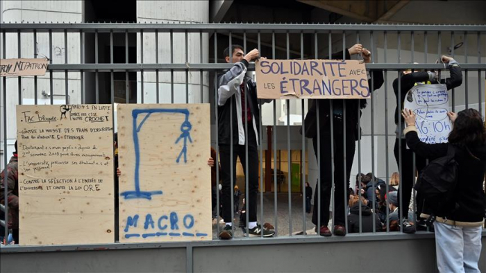France detains 32 students protesting education reform