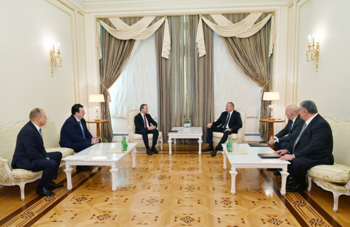 Ilham Aliyev rencontre une délégation de la FIDE