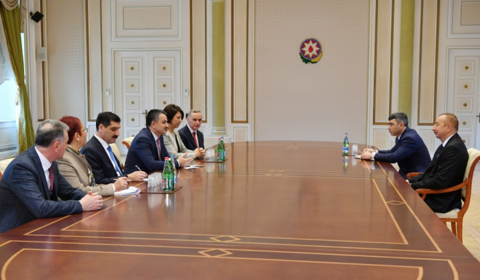 Staatspräsident Ilham Aliyev empfängt türkische Delegation