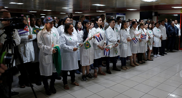 Cerca de 6.000 médicos cubanos que laboraron en Brasil ya están de vuelta en Cuba
